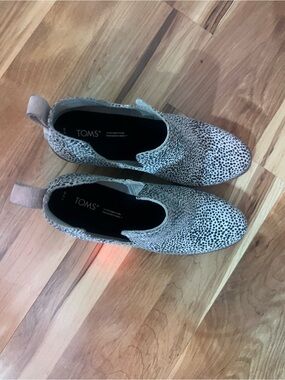 TOMS Women's Black and White Speckled Slip-On Loafers